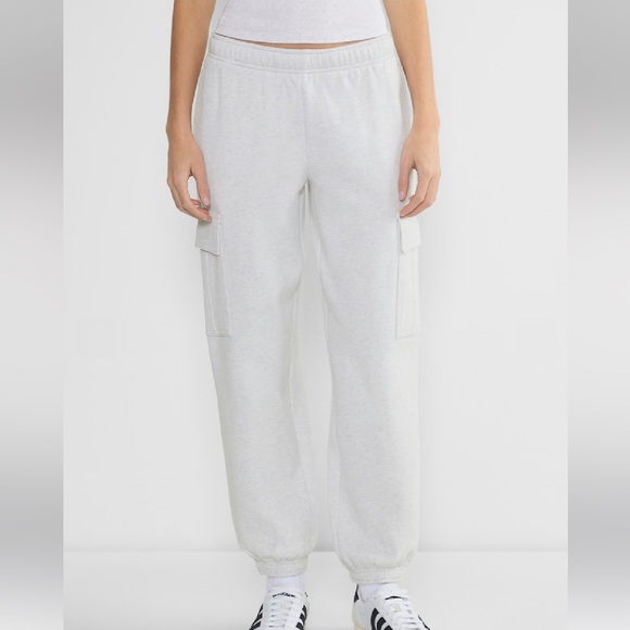 Aritzia Cozy Sweatfleece Mega Cargo Jogger - Picture 4 of 16